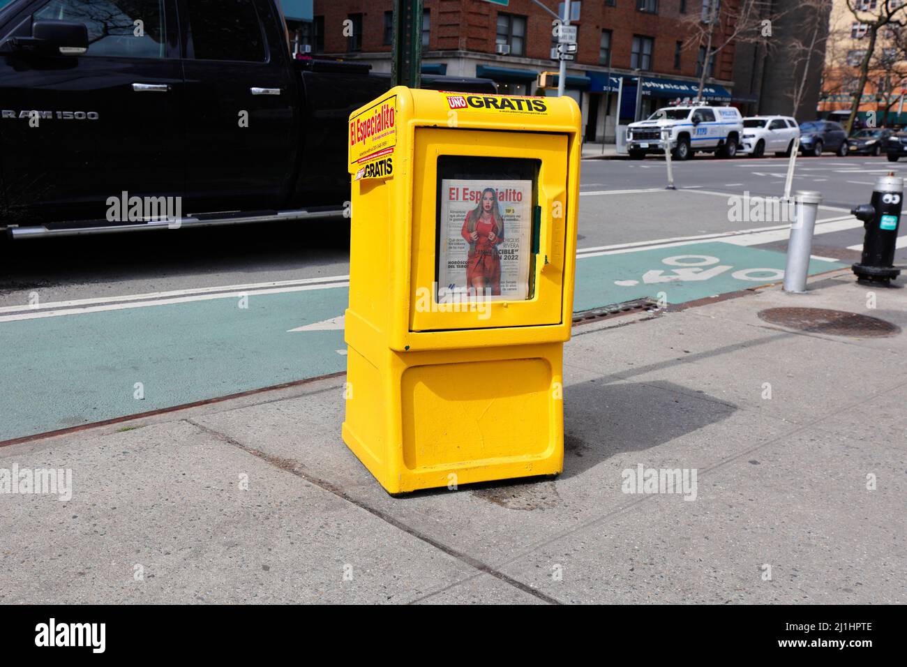 Ein Zeitungskiost von El Especialito, Zeitungskioskladen in einer Straße in New York City. Stockfoto