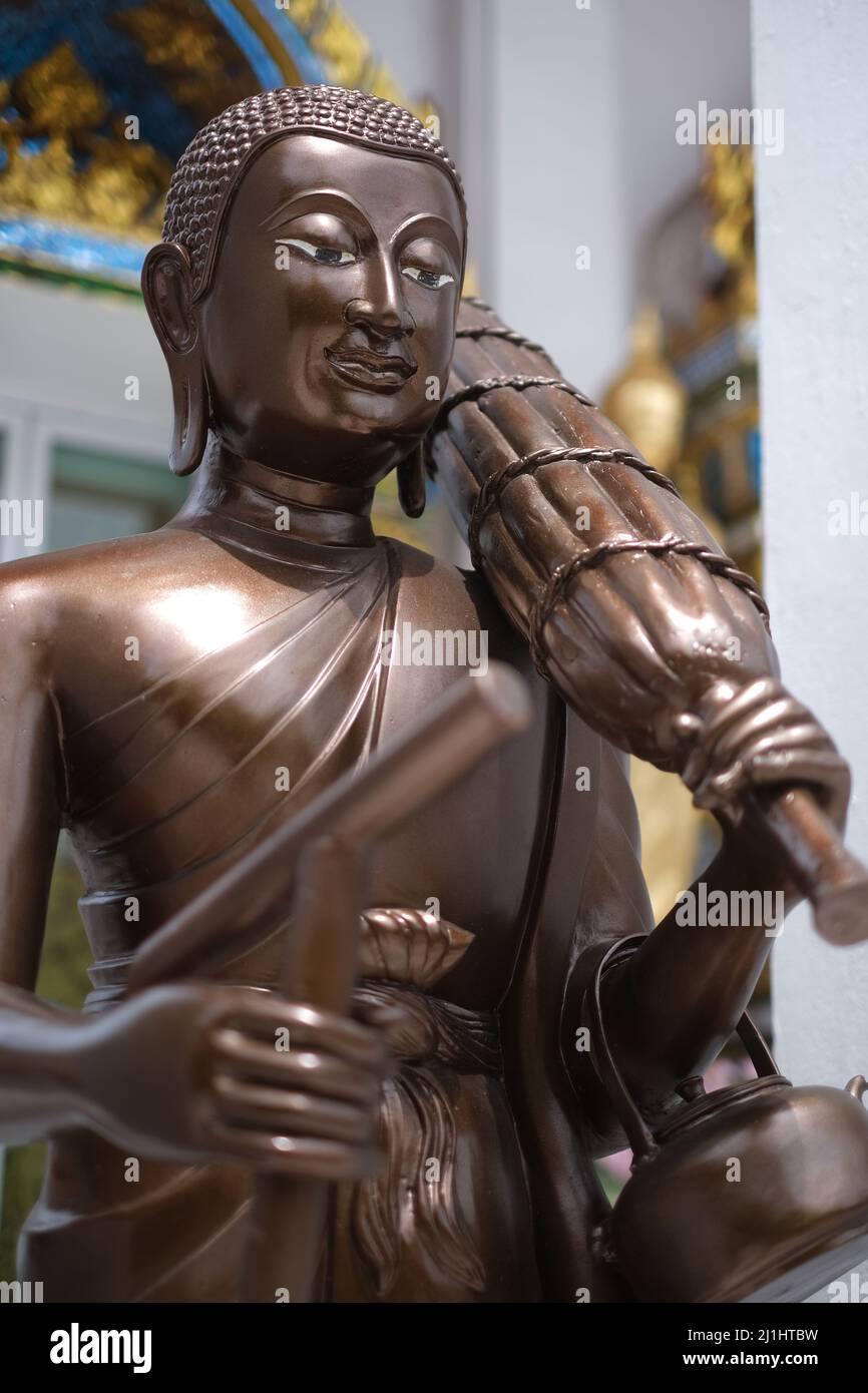 Eine Bronzestatue von Scrivali Mahathera (auch bekannt als Sivali), ein Arhat im Theravada Buddhismus Stockfoto