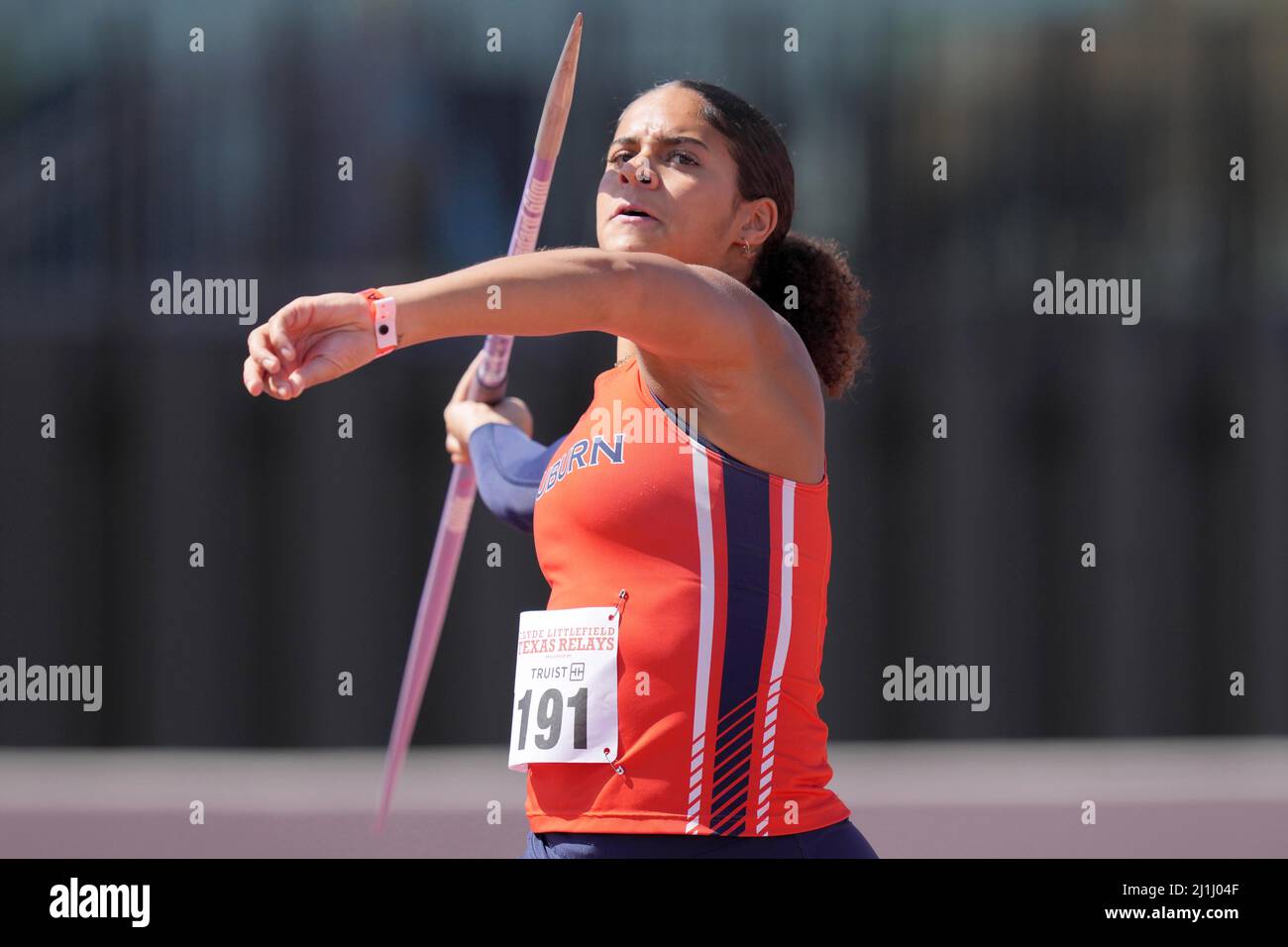 Keira McCarrell aus Auburn gewinnt den Speer der Frauen mit einem Wurf von 185-7 (56,56m) während der 94. Clyde Littlefield Texas Relays, Freitag, den 25. März 2022 Stockfoto