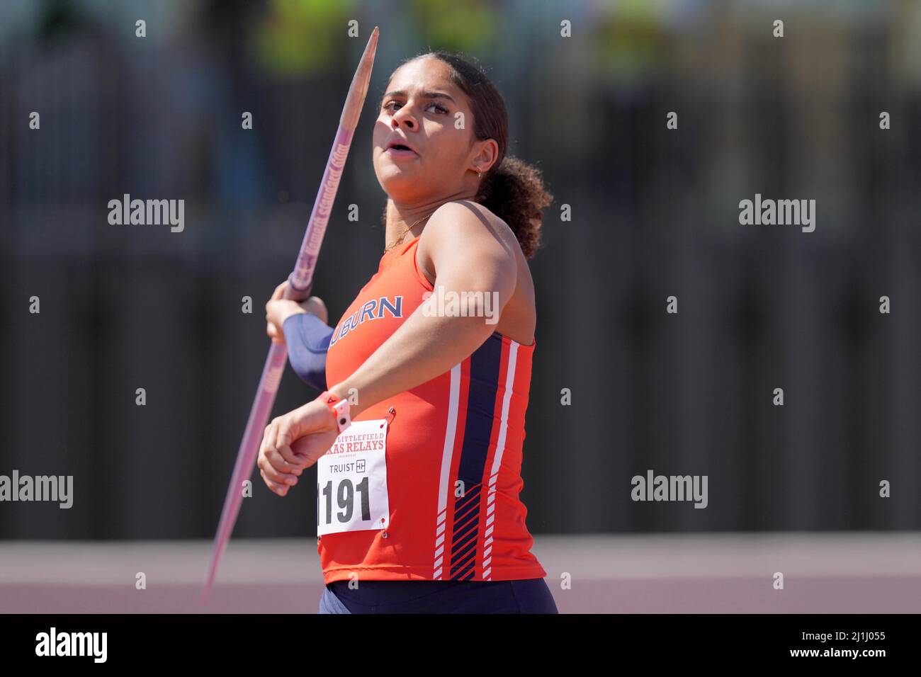 Keira McCarrell aus Auburn gewinnt den Speer der Frauen mit einem Wurf von 185-7 (56,56m) während der 94. Clyde Littlefield Texas Relays, Freitag, den 25. März 2022 Stockfoto