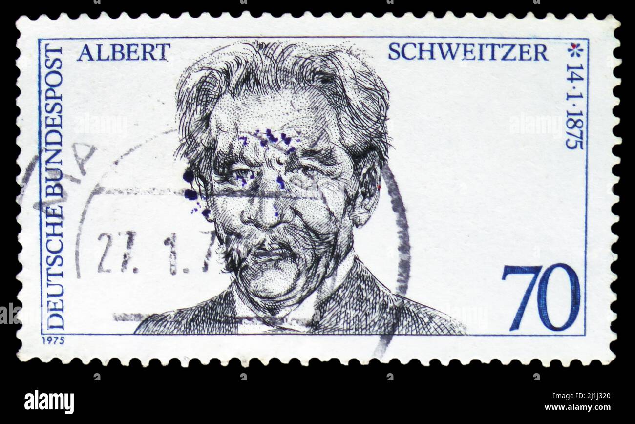 MOSKAU, RUSSLAND - 12. MÄRZ 2022: In Deutschland gedruckte Briefmarke zeigt Dr. Albert Schweitzer (1875-1965), um 1975 Stockfoto