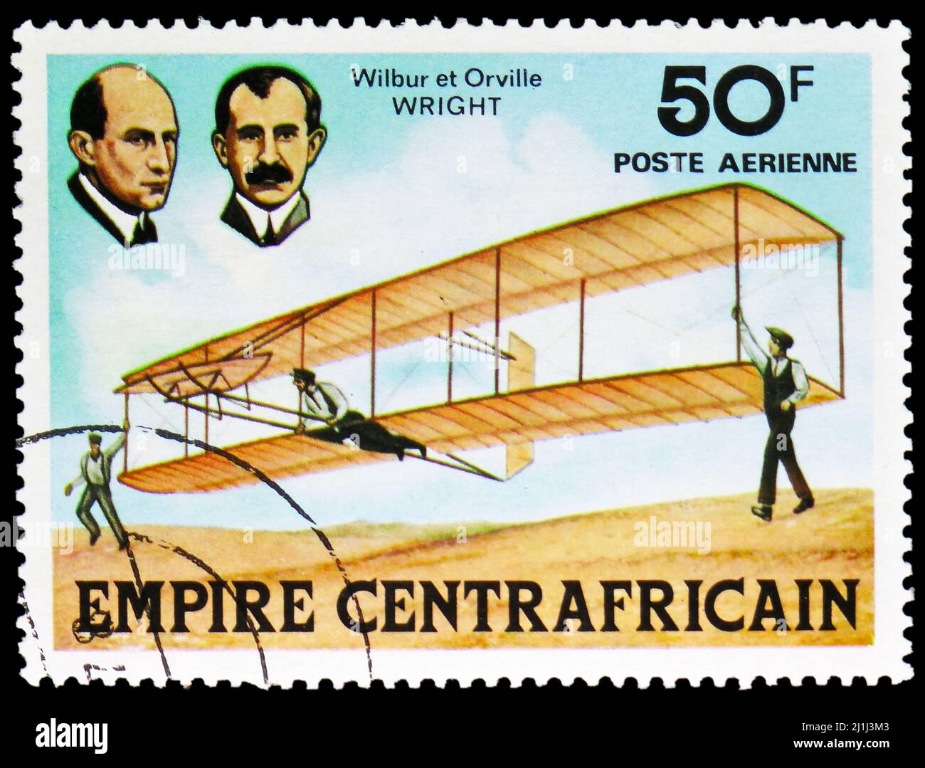 MOSKAU, RUSSLAND - 12. MÄRZ 2022: Die in der Zentralafrikanischen Republik gedruckte Briefmarke zeigt Wilbur und Orville Wright und Plane, History of Aviation seri Stockfoto