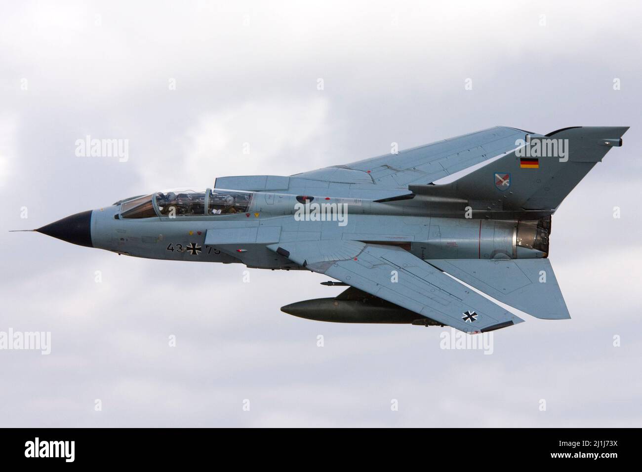 Die Luftwaffe Panavia Tornado IDS (REG: 4375) verlässt Malta nach einer Flugschau. Stockfoto