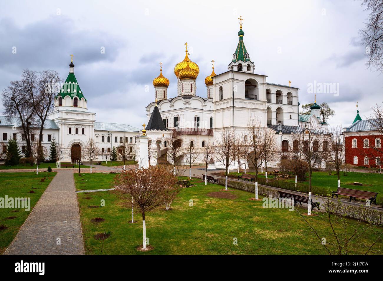 Ipatijew Ipatijewski-Kloster in Kostroma. Kathedrale der Heiligen Dreifaltigkeit und Glockenturm. Kostroma, Goldener Ring, Russland Stockfoto