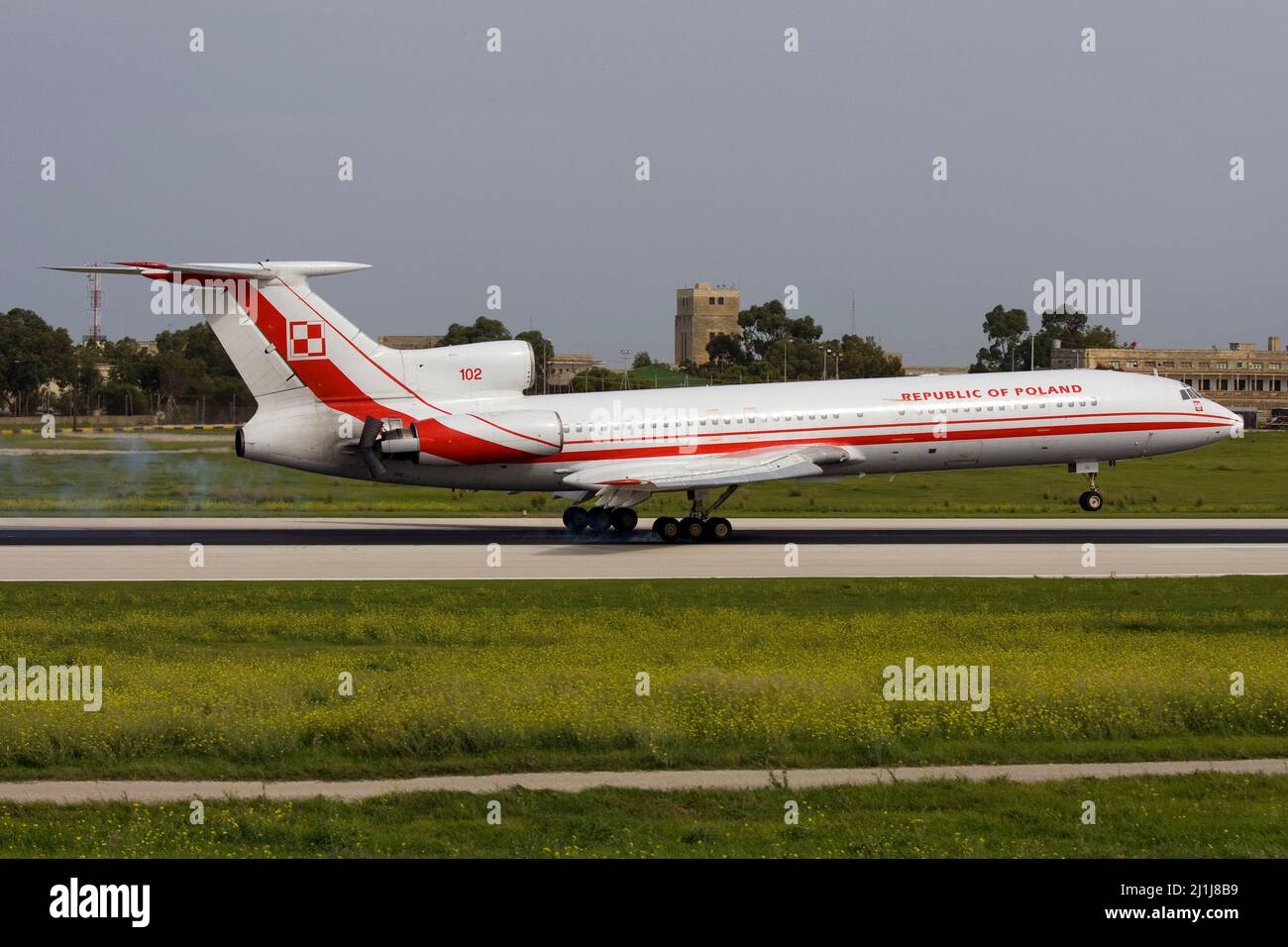 Landebahn TU-154M der polnischen Luftwaffe Tupolev 14. Schwesterflugzeug 101 stürzte in Smolensk, Russland, mit dem polnischen Präsidenten ab. Stockfoto