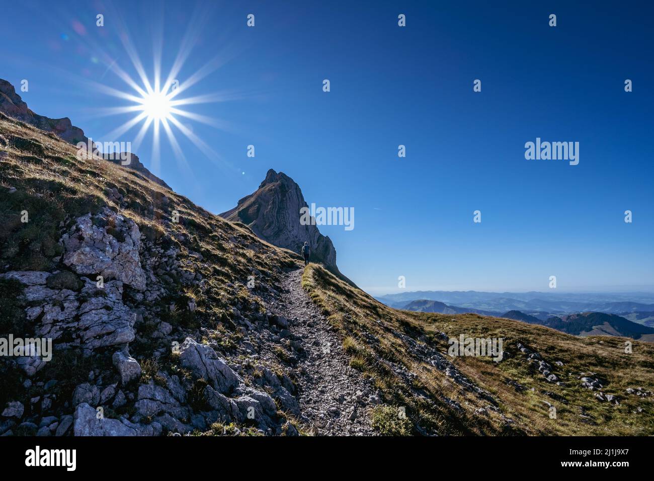 Frau beim Wandern am Altenalpturm Stockfoto