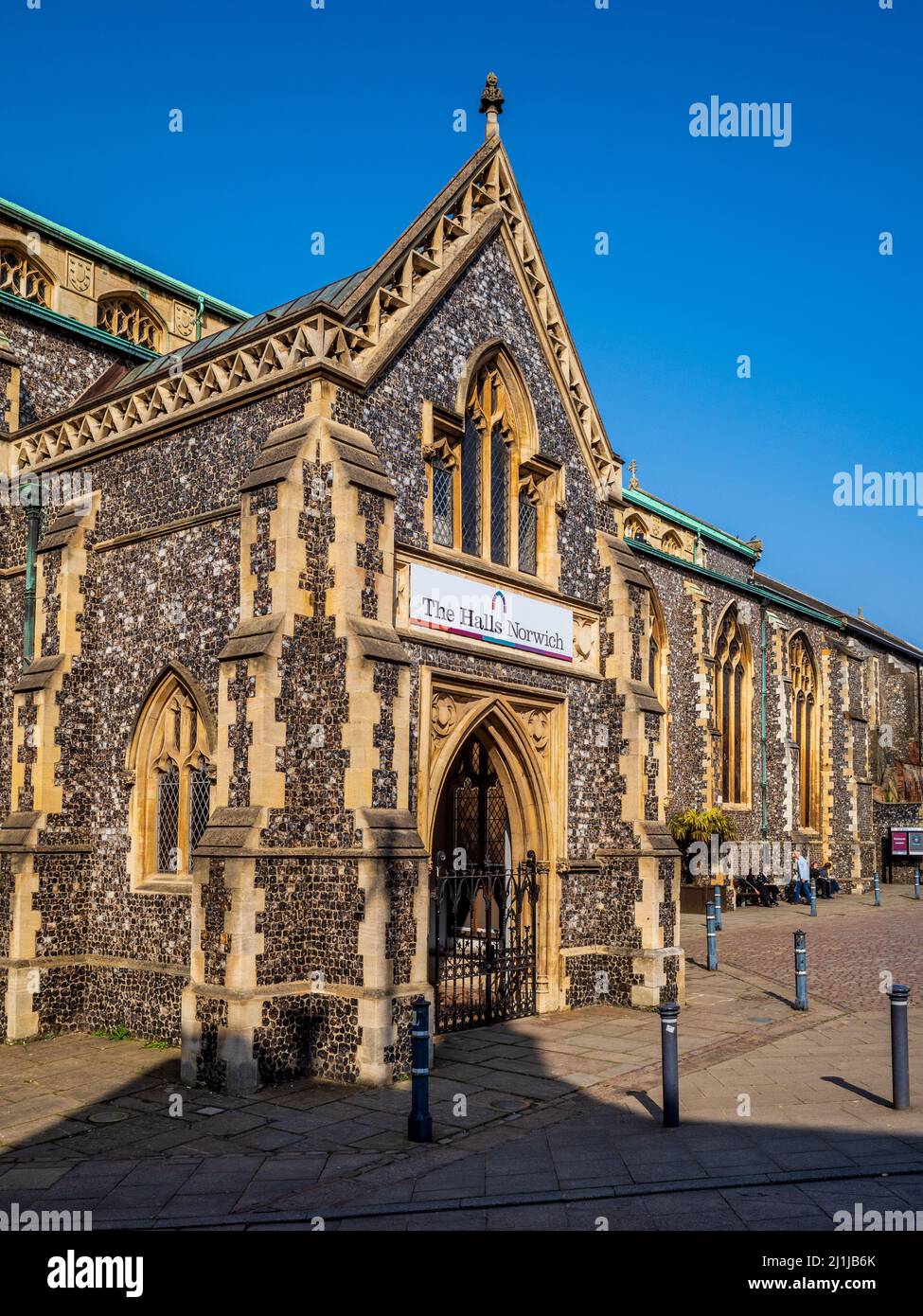 Die Hallen Norwich, Norfolk. Ein kompletter mittelalterlicher Klosterkomplex aus dem 14.. Jahrhundert, der heute als Veranstaltungsort im Stadtzentrum von Norwich genutzt wird. Stockfoto