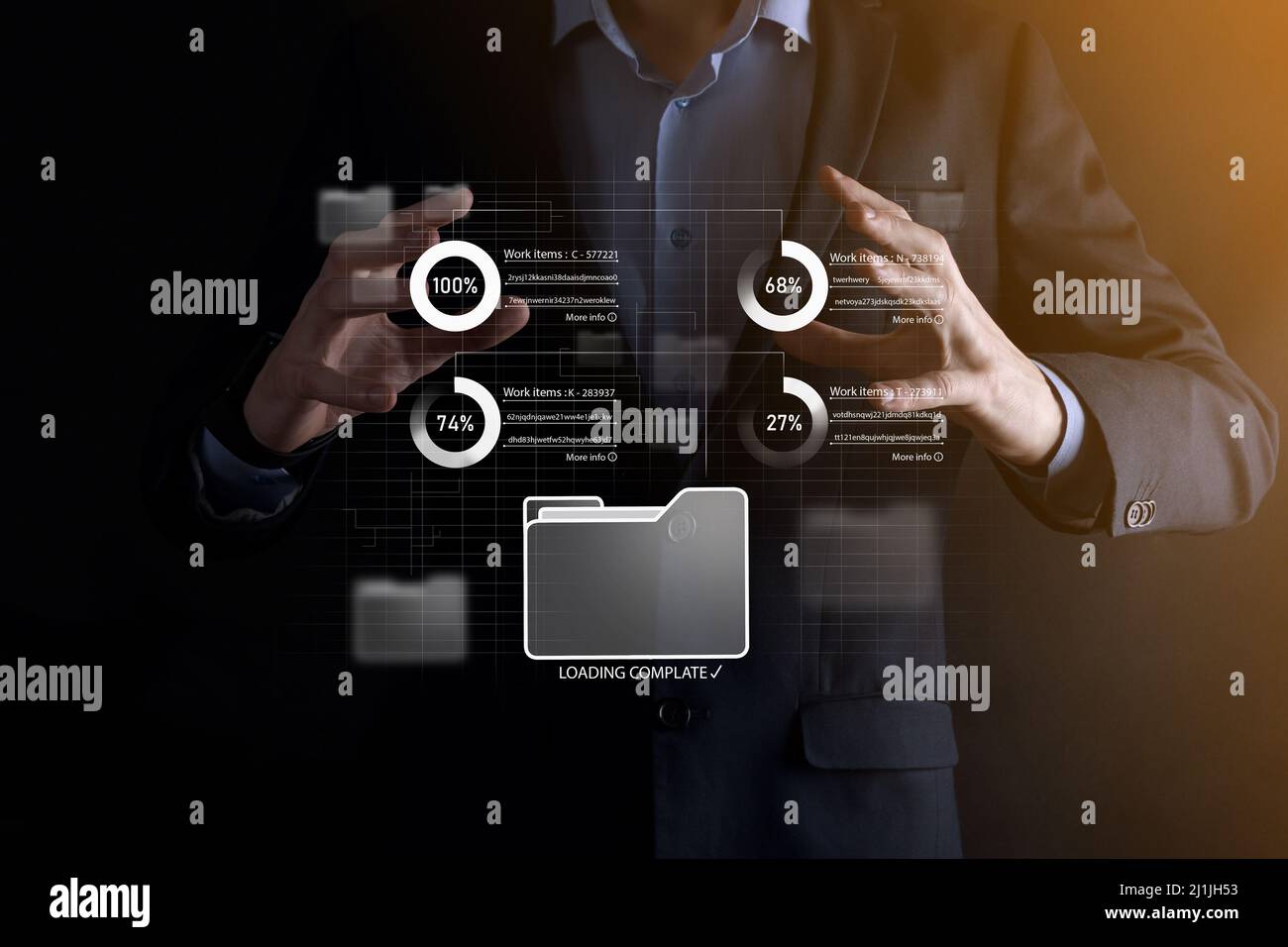 Business-Entwickler Hand mit Board-Framework auf virtuellen modernen Computer zeigt Innovation Agile Software-Entwicklung Lean Projektmanagement-Tool fa Stockfoto