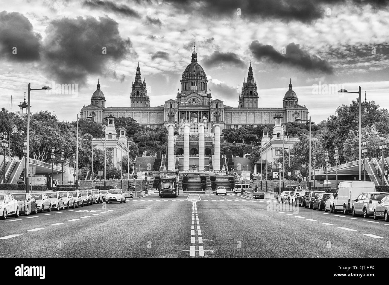 Fassade des Nationalen Kunstmuseums von Katalonien, gemeinhin als MNAC abgekürzt, landschaftliches Wahrzeichen in Barcelona, Katalonien, Spanien Stockfoto