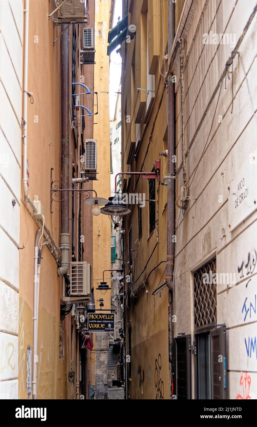 Straßenszene in der Altstadt, Genua, Ligurien, Italien, Europa. 10. vom März 2022 Stockfoto