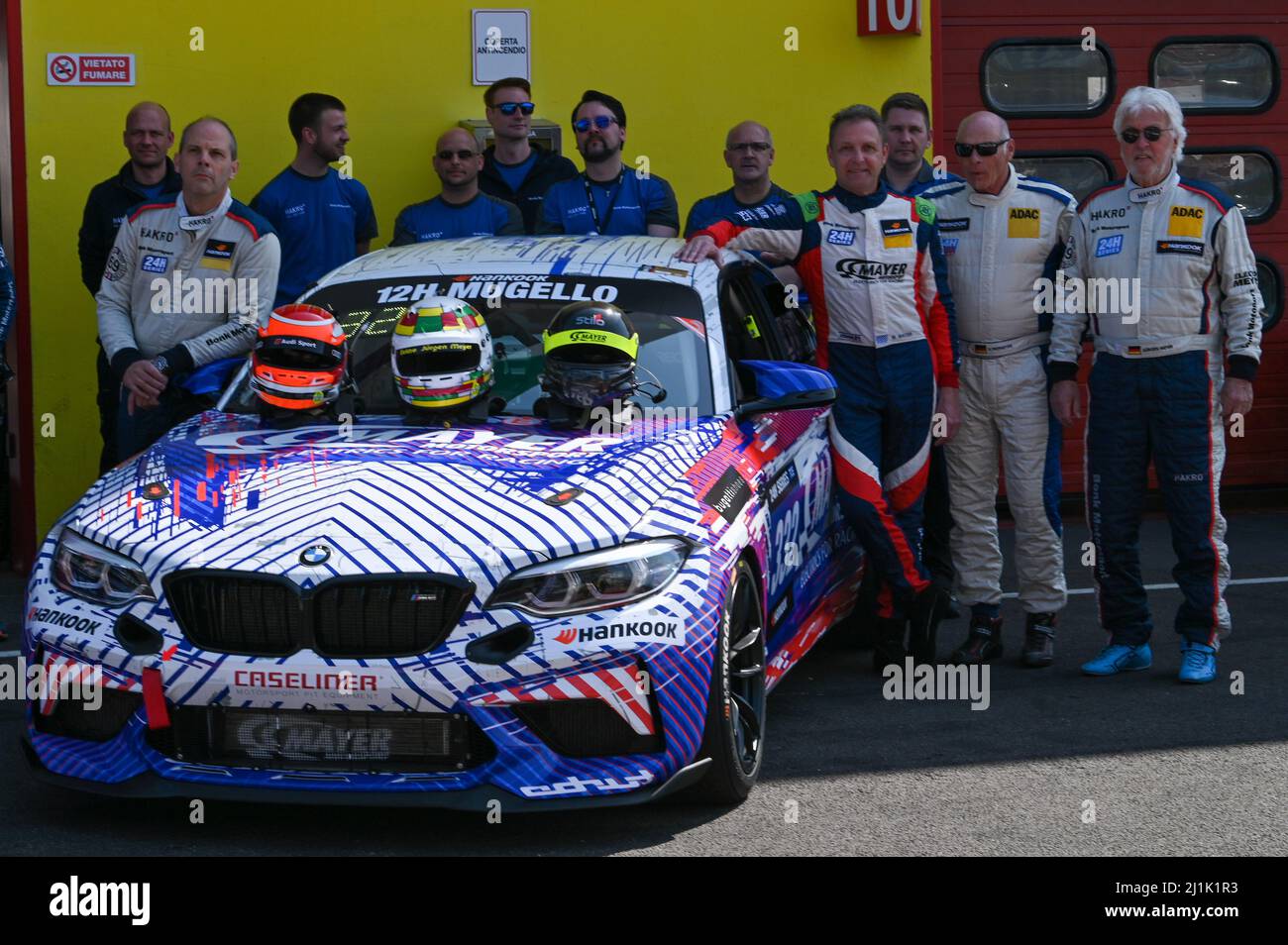 Scarperia, Italien. 26. März 2022. TC 332 Hofor Racing von Bonk Motorsport - SWI- BMW m2 Team während Hankook 12h von Mugello 2022, Endurance in Scarperia, Italien, März 26 2022 Quelle: Independent Photo Agency/Alamy Live News Stockfoto