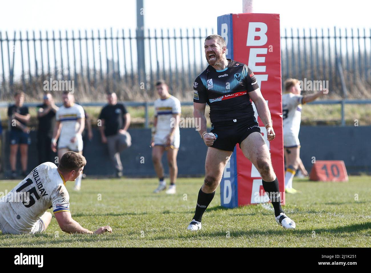St Helens' Kyle Amor feiert, nachdem er während des Betfred Challenge Cup in der LEL Arena, West Cumbria, einen Versuch gemacht hat. Bilddatum: Samstag, 26. März 2022. Stockfoto