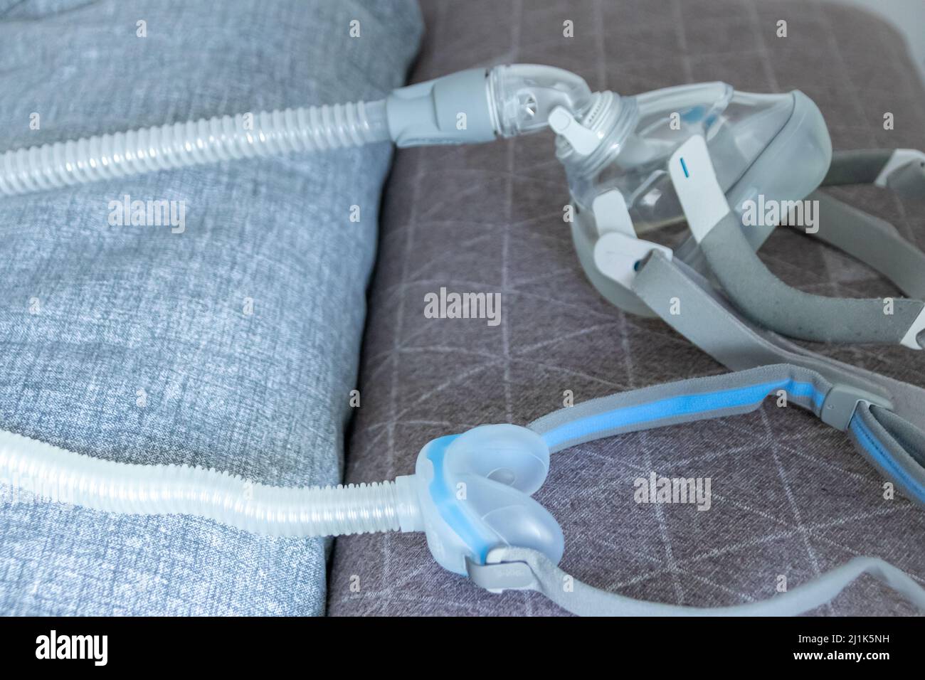 CPAPMaske gegen obstruktive Schlafapnoe hilft Patienten Atemschutzmaske Kopfbügel für Nase und