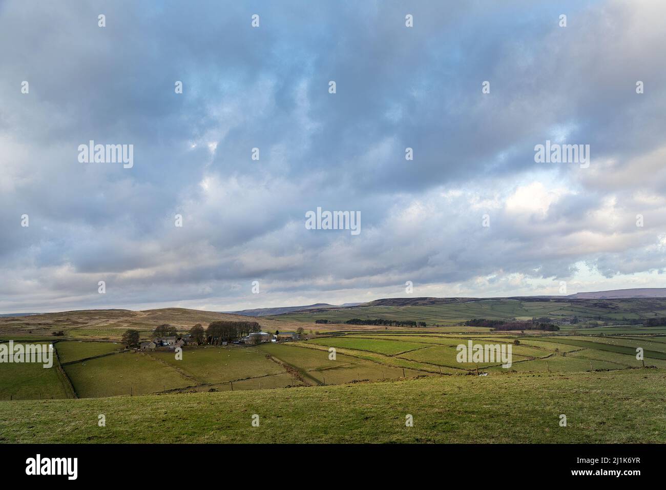 Abney Grange aus Hucklow Edge, Derbyshire, Peak District, England, Großbritannien Stockfoto