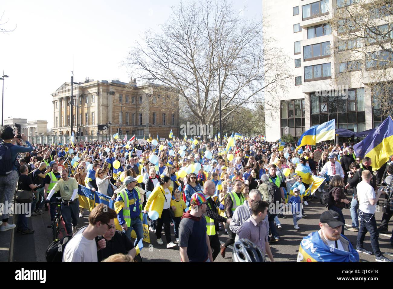 London, Großbritannien. 26.. März 2022: London steht mit der Ukraine March und Vigil Credit: Ollie Cole/Alamy Live News Stockfoto