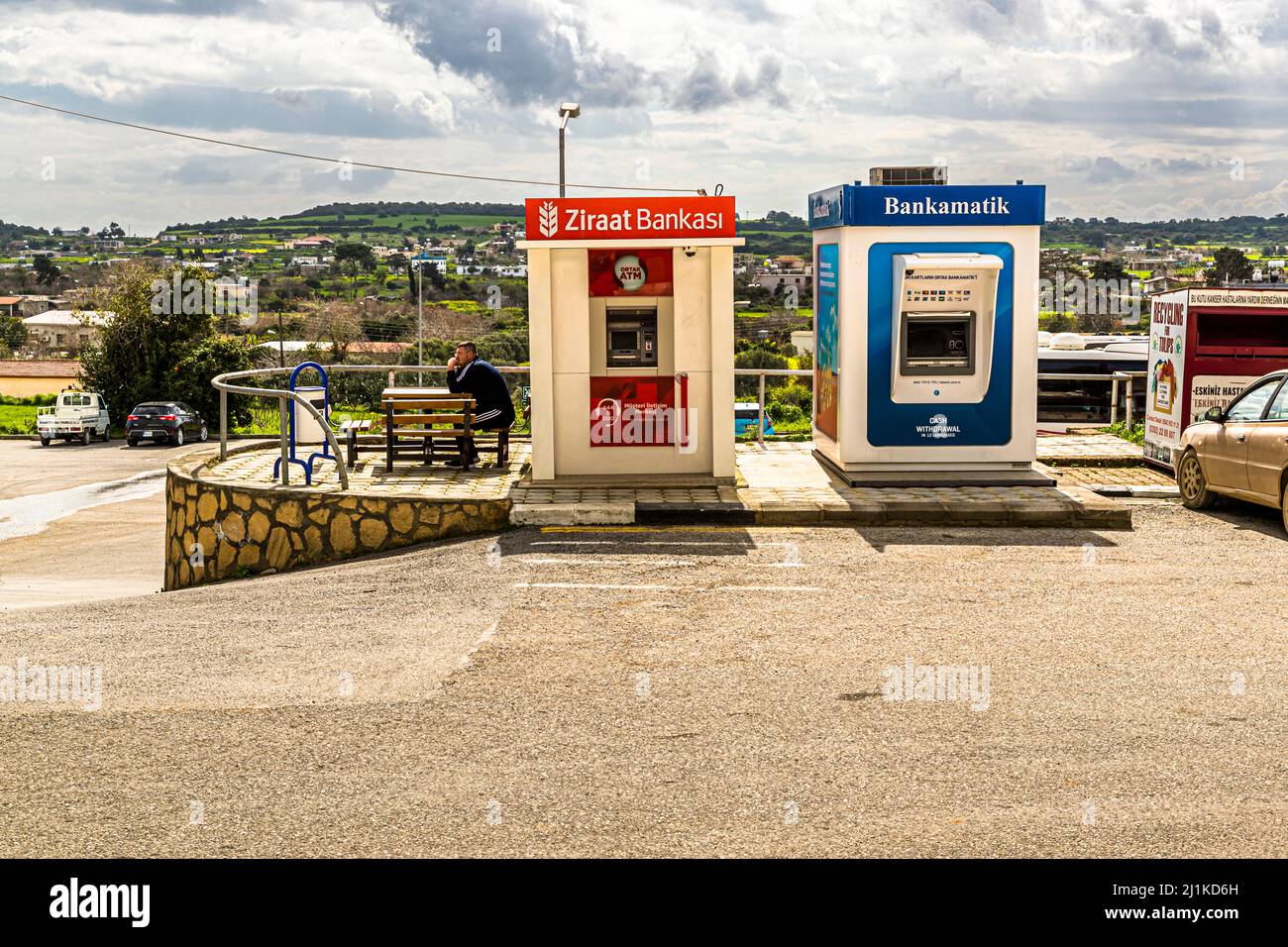 In der nordzypriotischen Stadt Dipkarpaz (Türkische Republik Nordzypern (TRNC)) lebt die griechisch sprechende Bevölkerung in friedlicher Harmonie mit der türkischsprachigen Bevölkerung. Stockfoto
