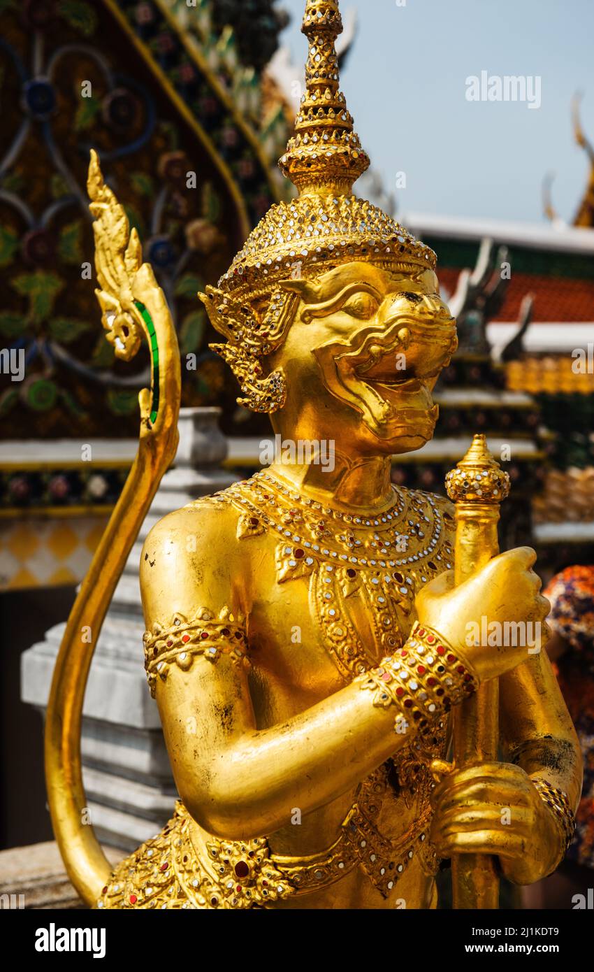 Goldene Statue im Wat Pho Tempel, Bangkok, Thailand Stockfoto