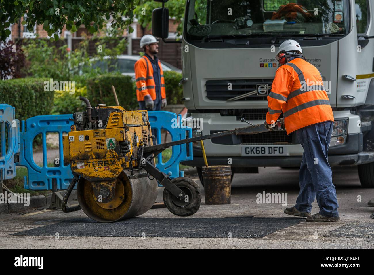 Reparatur Von Asphaltwalzen Stockfoto