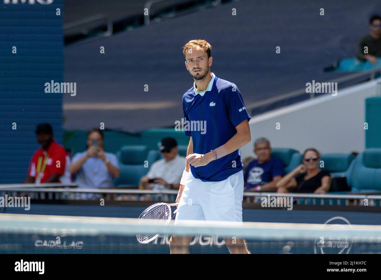 Miami Gardens, FL, USA. 26.. März 2022. Andy Murray (GBR) gegen Daniil Medvedev (RUS) während des World Tennis Turniers bei den Miami Open 2022 powered by Itau. Score: 6-4, 6-2. Gewinner: Daniil Medvedev (RUS). Kredit: Yaroslav Sabitov/YES Market Media/Alamy Live Nachrichten. Stockfoto