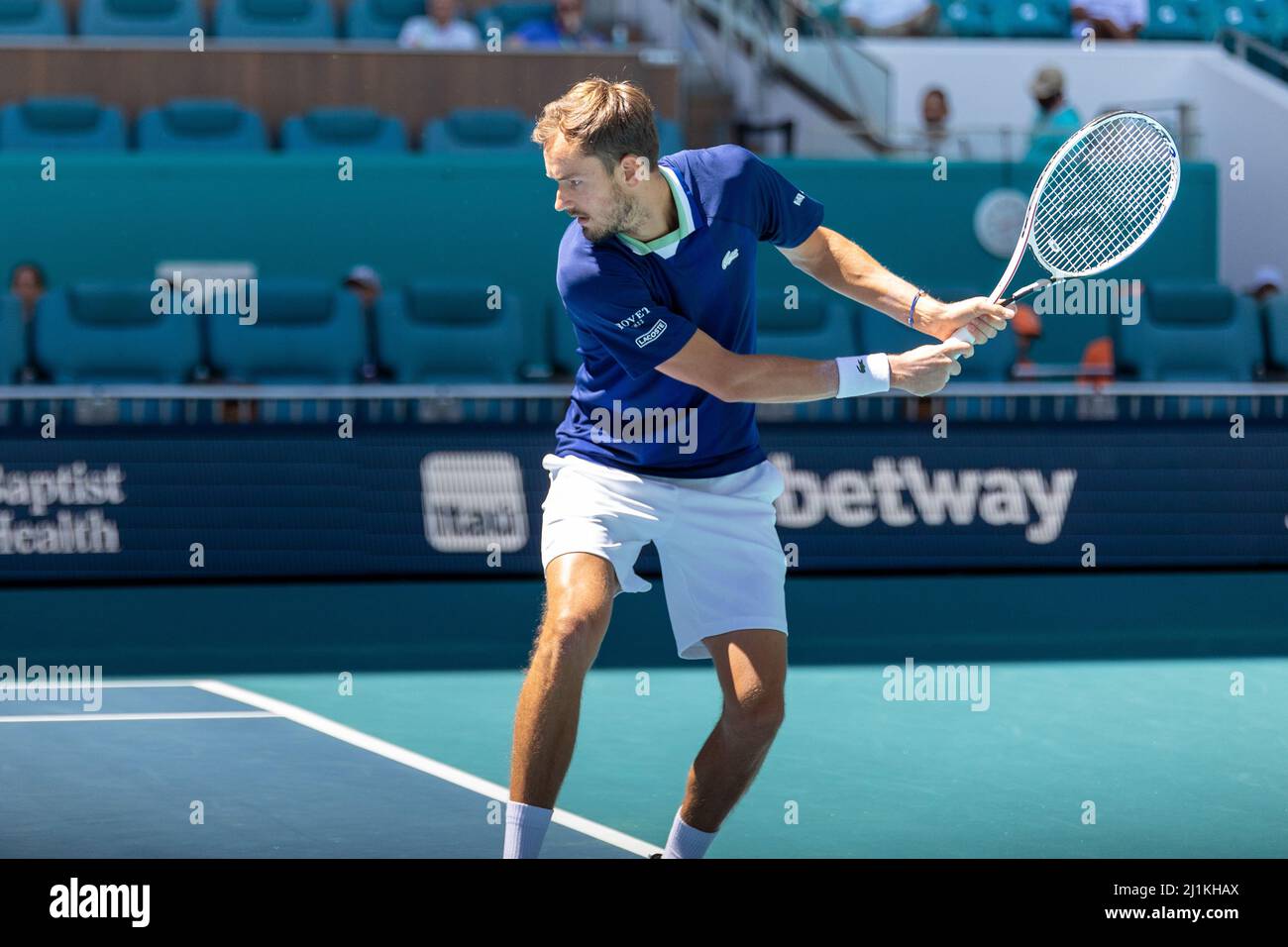Miami Gardens, FL, USA. 26.. März 2022. Andy Murray (GBR) gegen Daniil Medvedev (RUS) während des World Tennis Turniers bei den Miami Open 2022 powered by Itau. Score: 6-4, 6-2. Gewinner: Daniil Medvedev (RUS). Kredit: Yaroslav Sabitov/YES Market Media/Alamy Live Nachrichten. Stockfoto