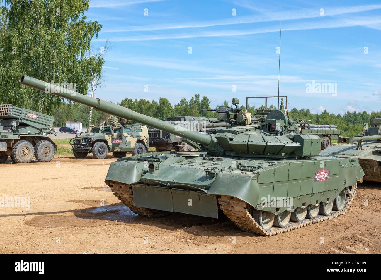 ALABINO, RUSSLAND - 25. AUGUST 2020: Nahaufnahme des russischen Panzers T-80BVM, Alabino Stockfoto