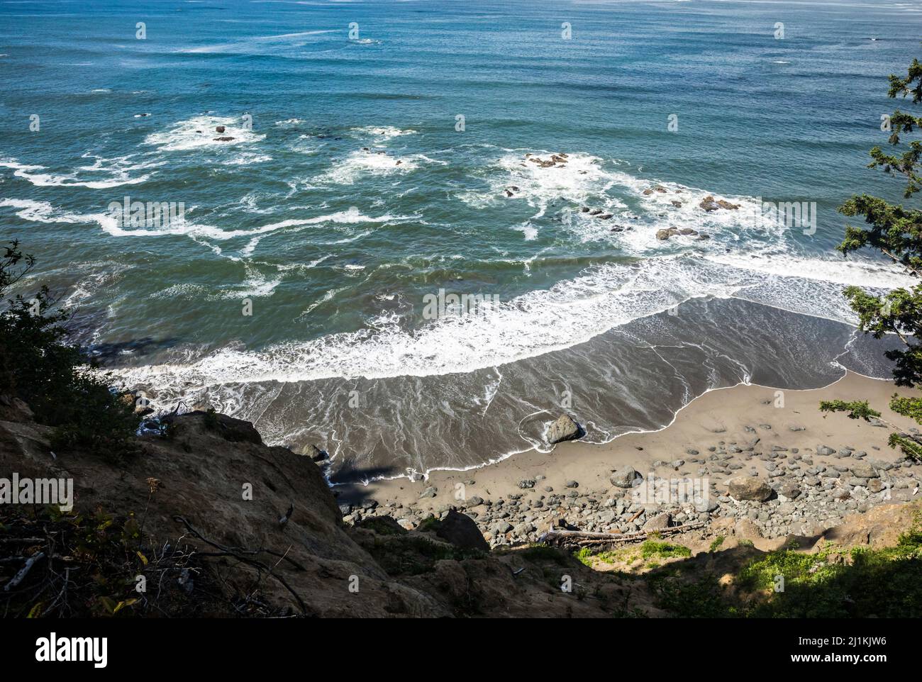 Blick auf einen Strand an der südlichen Olympischen Küste, den Olympic National Park und das Meeresschutzgebiet, Washington, USA. Stockfoto