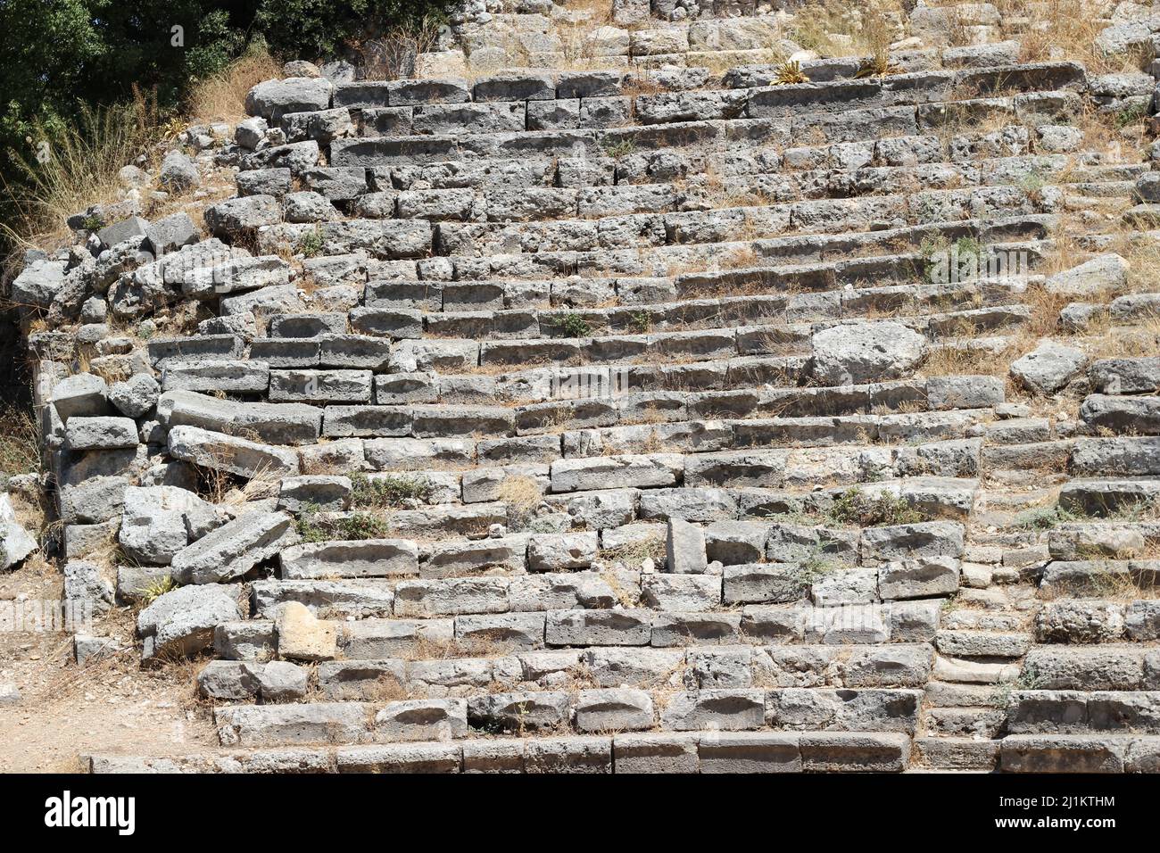 Antalya, Türkei, 05 2020. September: Antalya Phaselis Ancient City alias “Phaselis Antik Kenti. Alte Theaterruinen. Stockfoto
