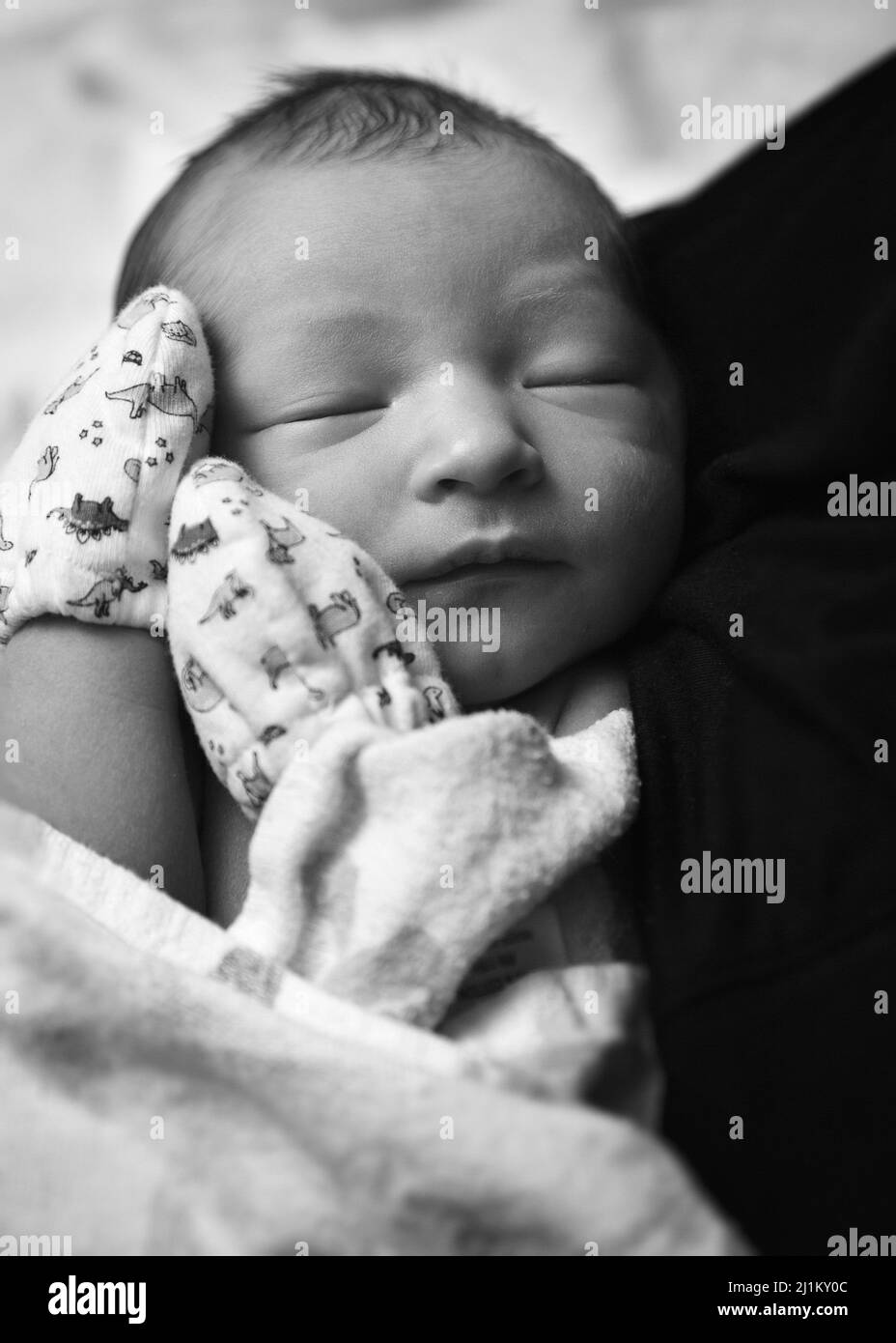 Neugeborenes Baby nur wenige Stunden alt im Krankenhaus Stockfoto