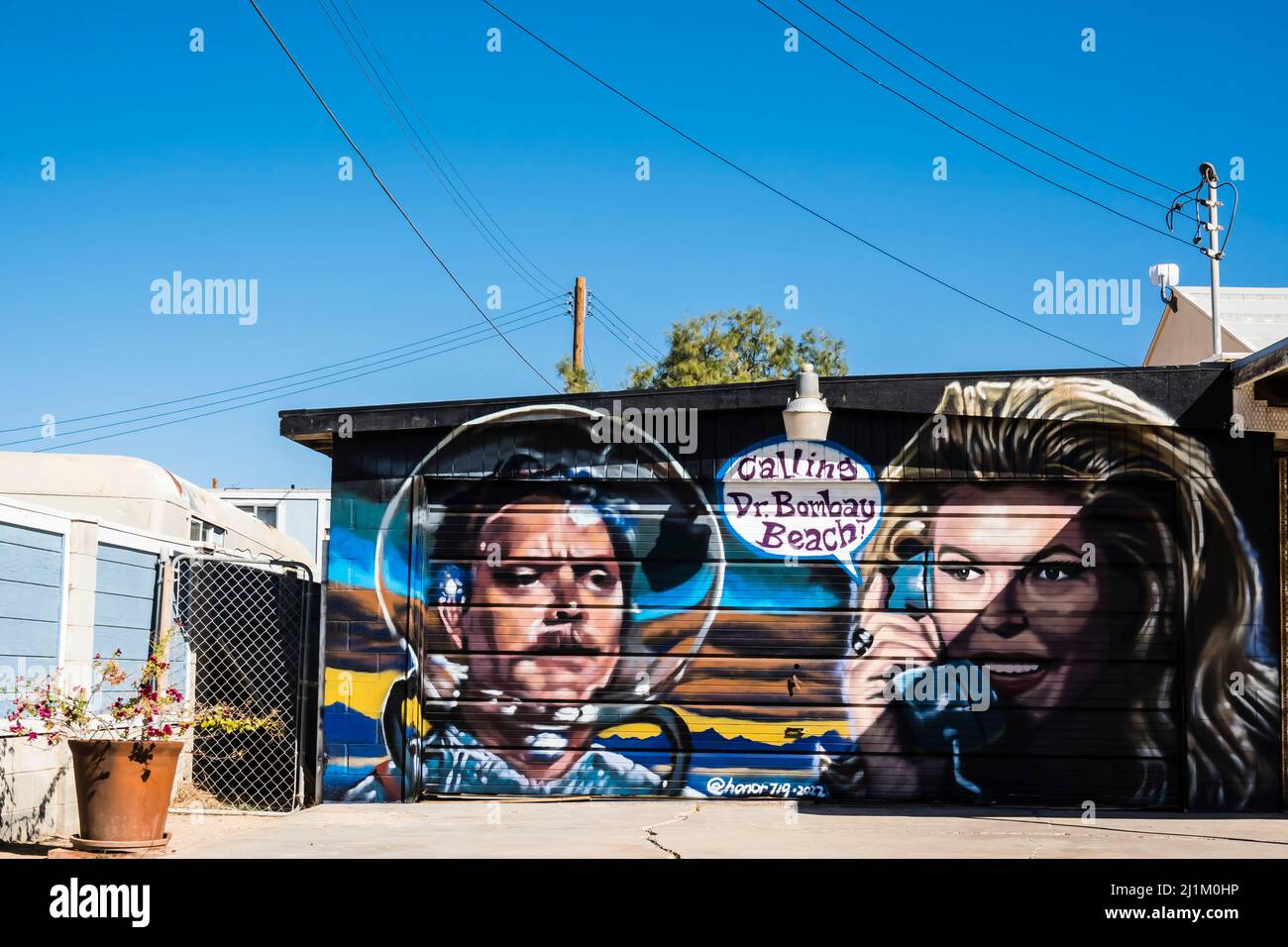 Am garagentor hingerichtet -Fotos und -Bildmaterial in hoher Auflösung