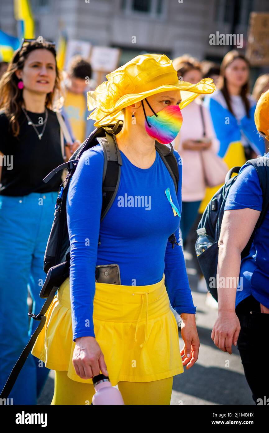 Tausende marschieren solidarisch gegen den Krieg in der Ukraine ...
