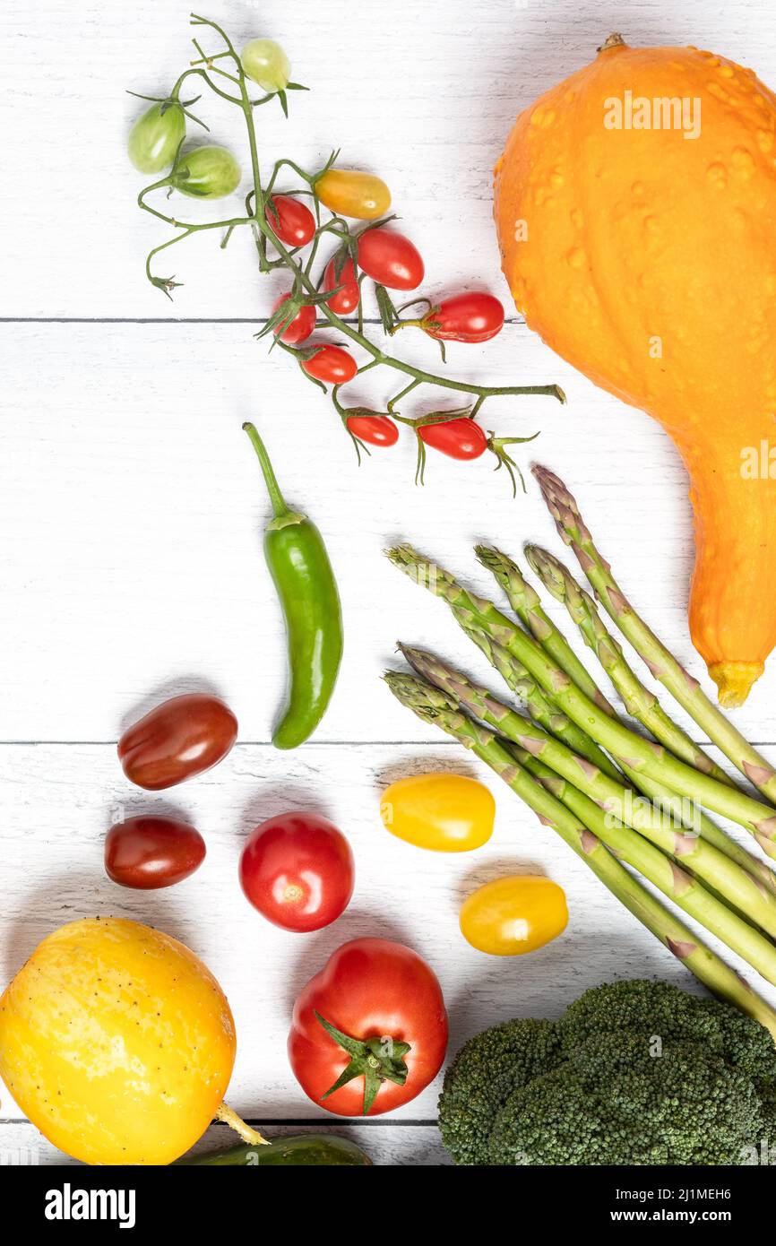 Helles, farbenfrohes, frisches und gesundes Gemüse Stockfoto