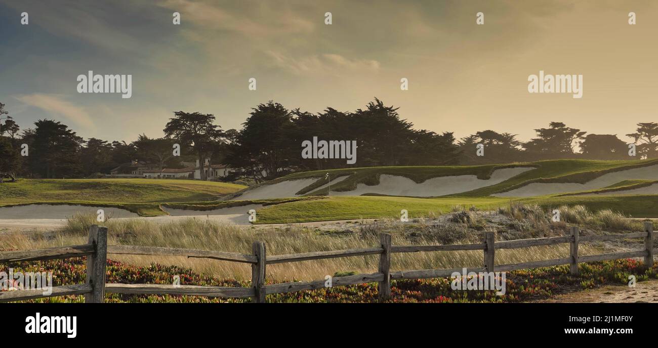 Das 13. Green auf dem weltweit Nummer 1 Golfplatz - Cypress Point - auf dem weltberühmten 17 Mile Drive in Pebble Beach, CA., USA Stockfoto