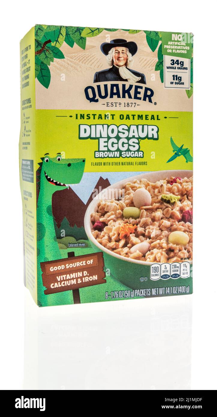 Winneconne, WI -20 März 2021: Ein Paket von Quaker Instant Haferflocken Dinosaurier Eier braunen Zucker Nahrung auf einem isolierten Hintergrund Stockfoto