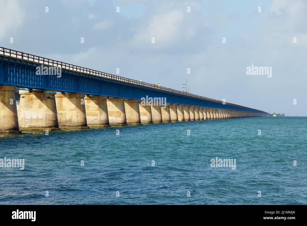 Der Blick auf die Brücke auf der Route US 1 in der Nähe des Florida Keys Overseas Heritage Trail, Florida, USA Stockfoto