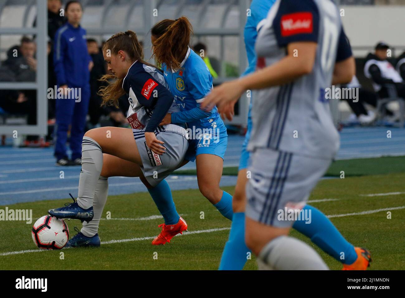 28. Nov 2019-Yongin, Südkorea-Jiangsu Suning Ladies Football Club of China Players und Melbourne Victory of Australia Spieler spielen während eines Women's Club Championship 2019-FIFA/AFC Pilot Tournament im Yongin Citizens Park in Yongin, Südkorea. Spielergebnis von 1-1, gleich. Stockfoto