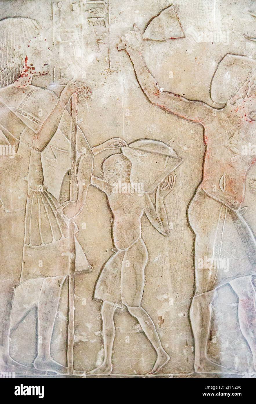 Kairo, Ägyptisches Museum, aus Guiza, Grab von Ptahmay, Mann, der Naos macht. Stockfoto