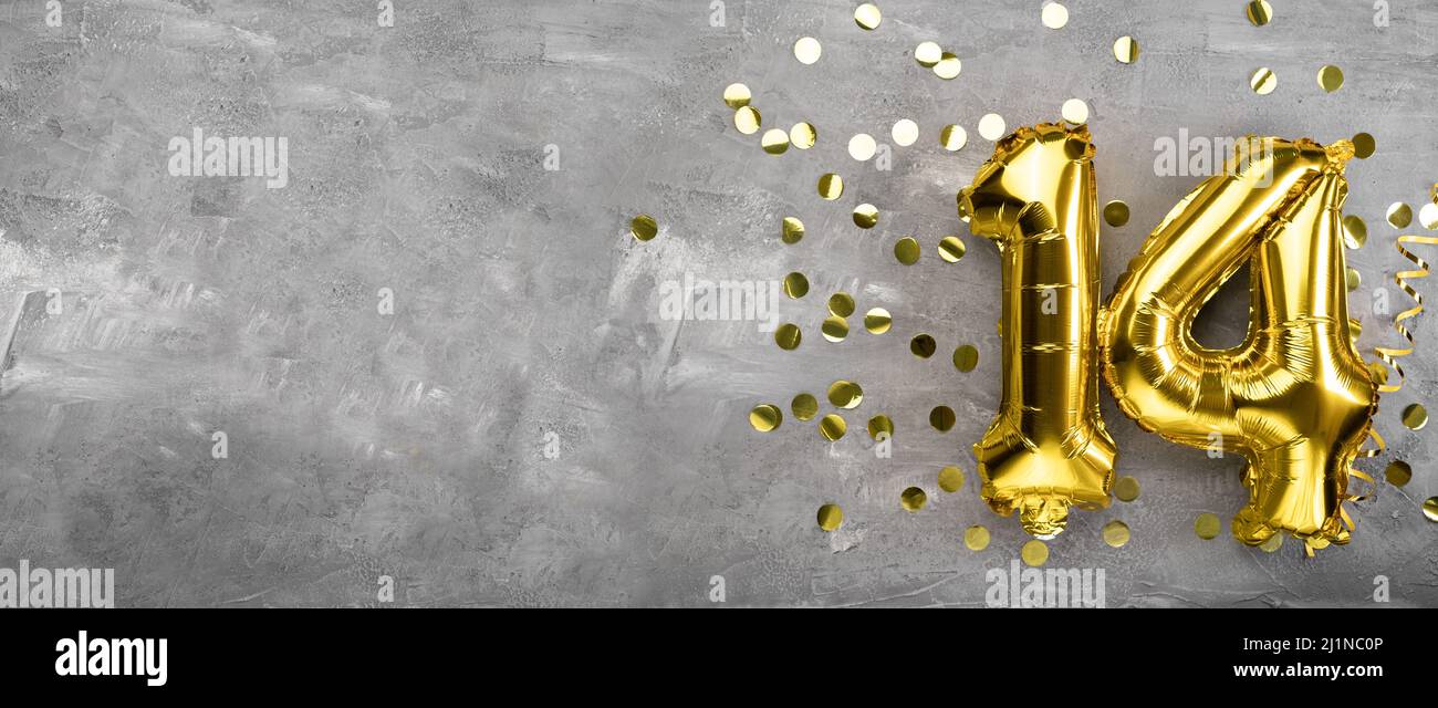 Gelbe Folienballon-Nummer, Nummer vierzehn auf einem konkreten Hintergrund. Geburtstagskarte für 14.. Jubiläumskonzept. Zum Jubiläum, Geburtstag, Neujahr Stockfoto
