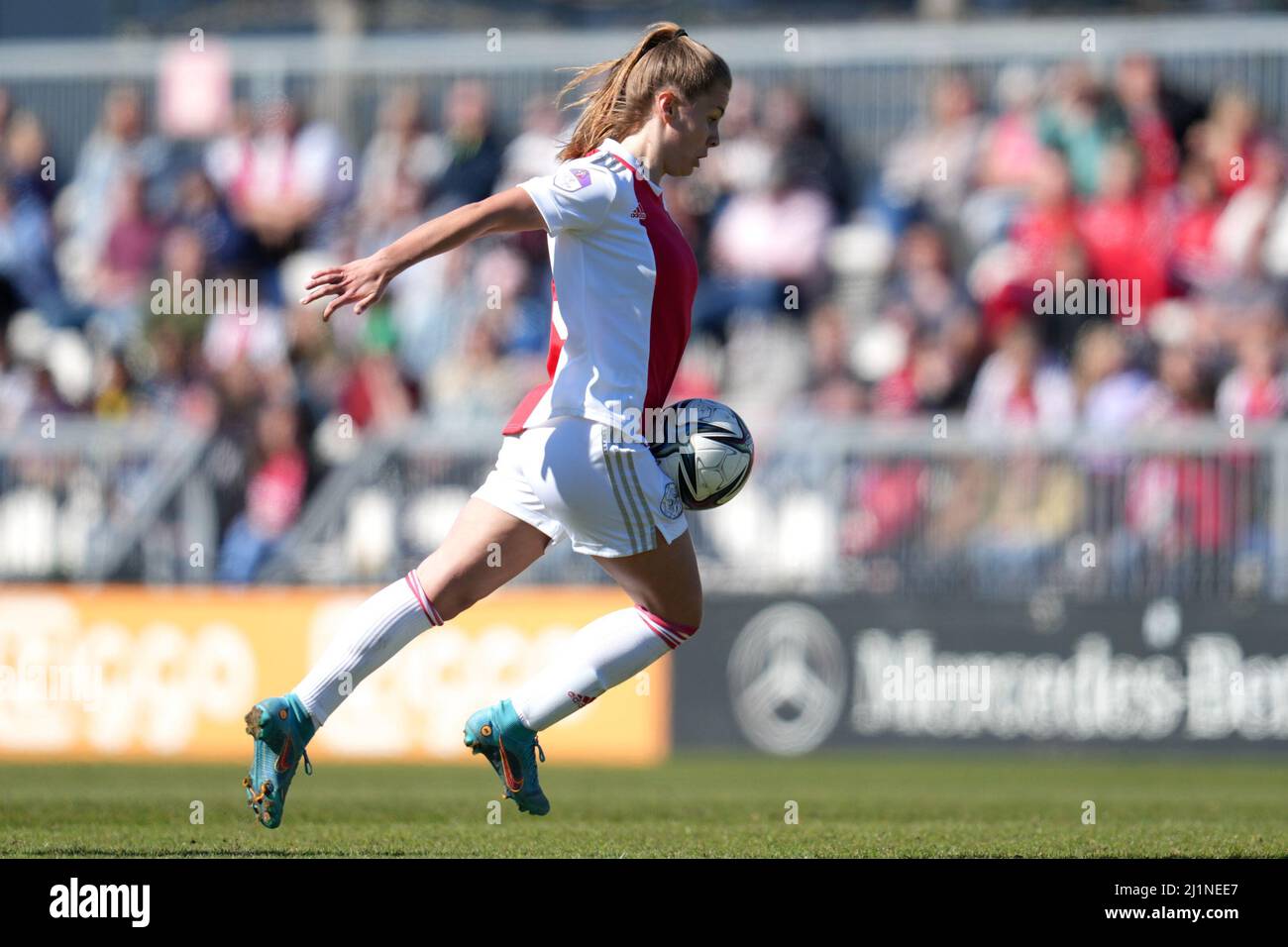 DUIVENDRECHT, NIEDERLANDE - 27. MÄRZ: Jonna van de Velde von Ajax während des Spiels der Holländerin Pure Energie Eredivisie zwischen Ajax und PSV in De Toekomst am 27. März 2022 in Duivendrecht, Niederlande (Foto: Patrick Goosen/Orange Picles) Stockfoto