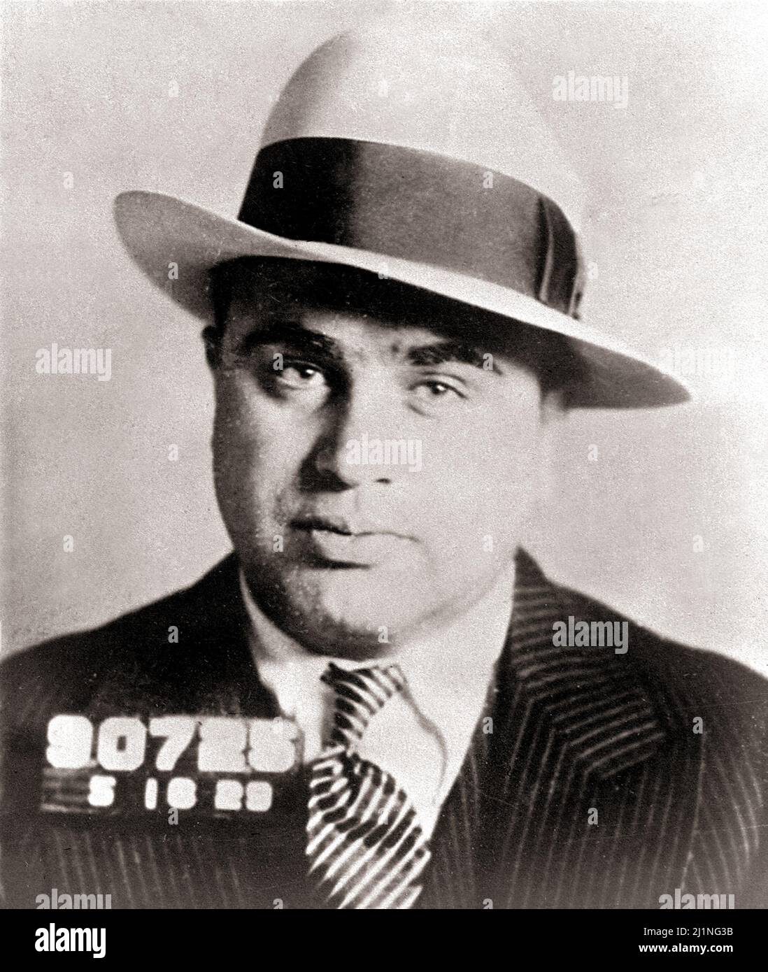 Mug-Schuss von Al Capone in Philadelphia, Pennsylvania, wo er verhaftet und des Tragens einer verborgenen Waffe angeklagt wurde. 16 Mai 1929. Stockfoto