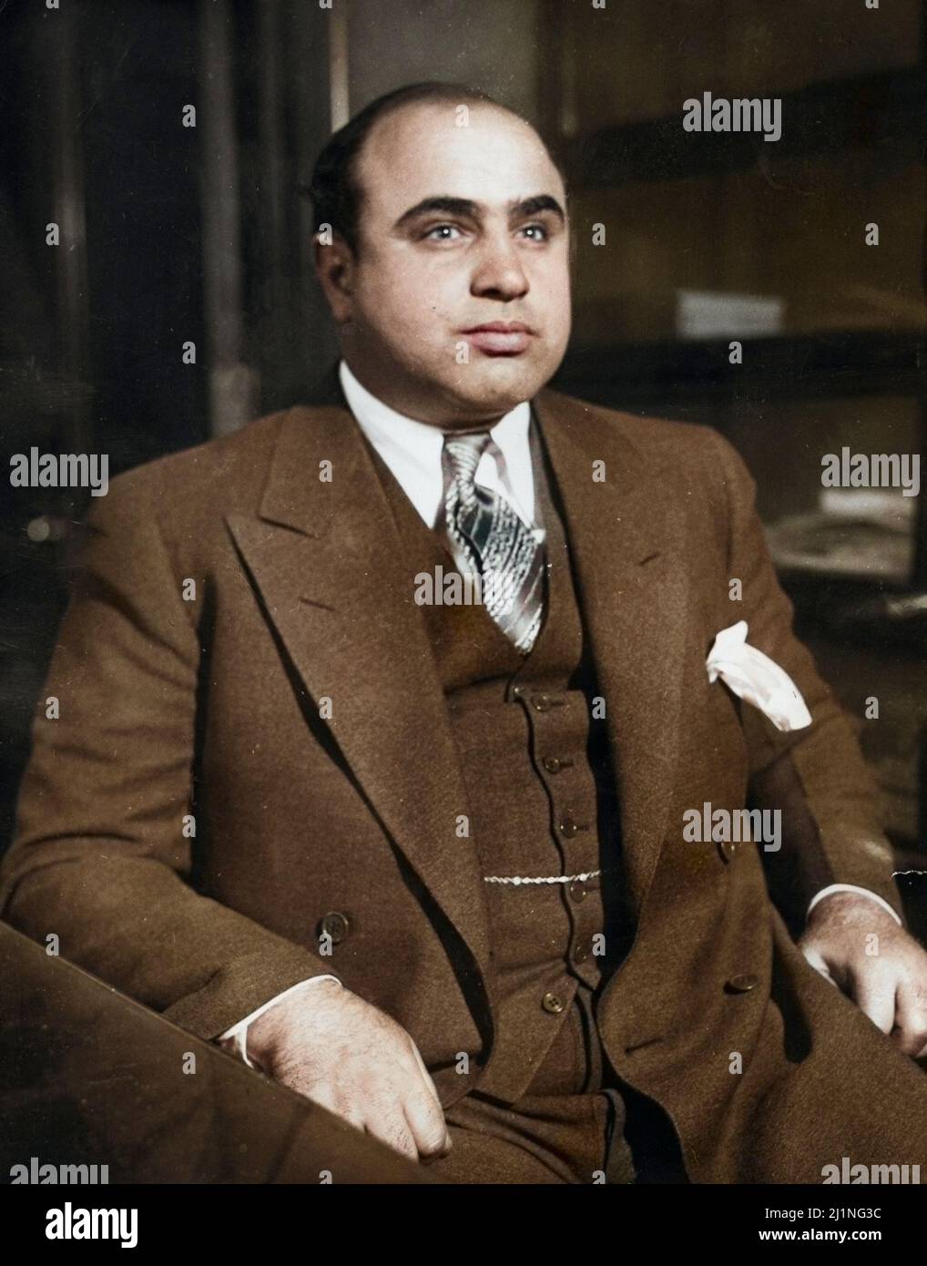 Der amerikanische Kriminelle Al Capone (1899 - 1947). Das Massaker am Valentinstag zementierte seine Kontrolle über die Unterwelt von Chicago. 1930. Eingefärbt. Stockfoto