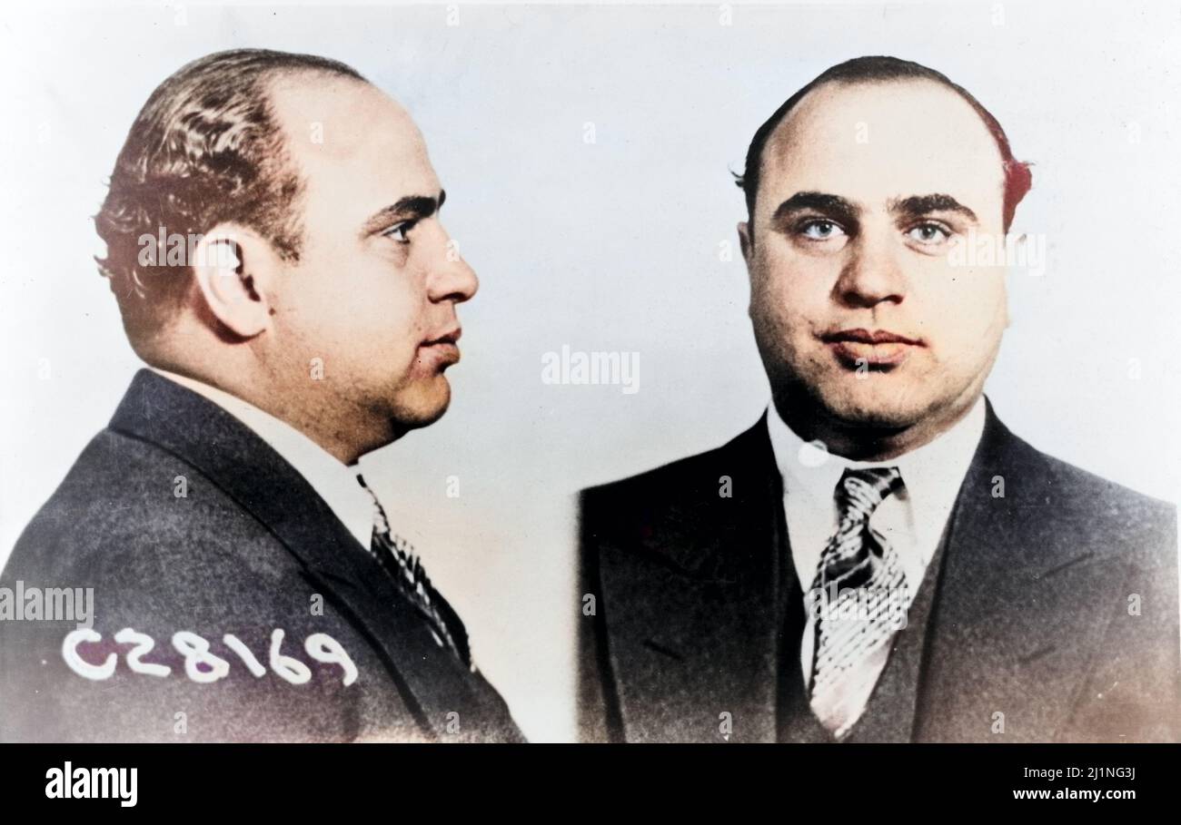 Al Capone (1899-1947), amerikanischer Gangster, 17. Juni 1931 - Mugshot. 'Al Capone ins Gefängnis geschickt.' Kolorierte Version. Stockfoto