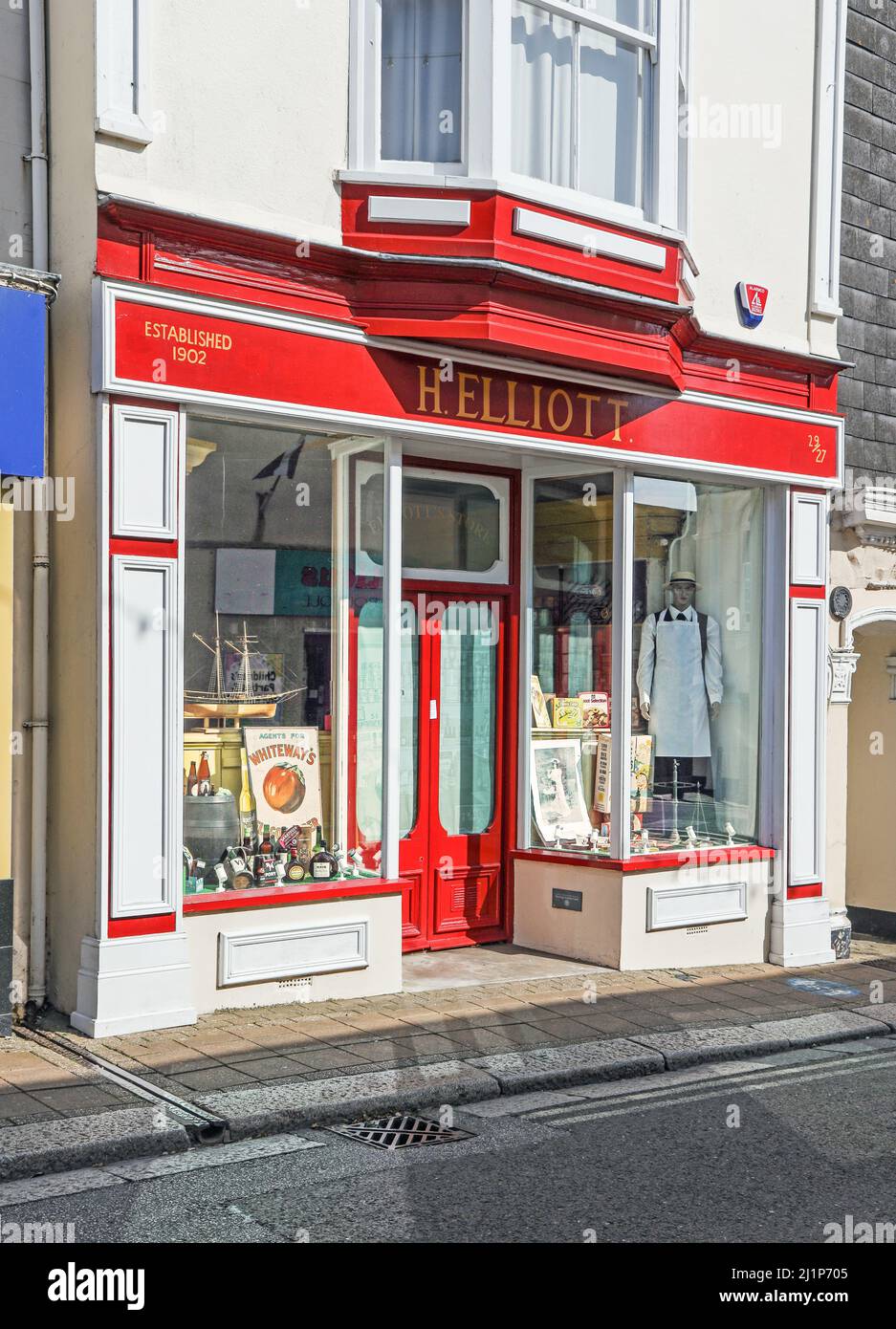 Ein Trip zurück in die Zeit zu H Elliotts einem Geschäft, das in ein Museum in Saltash in Cornwall verwandelt wurde Stockfoto