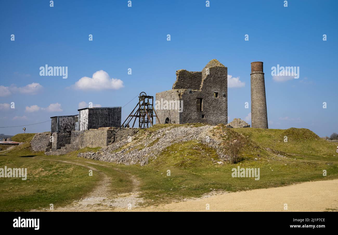 Die zerstörte Magpie Mine, eine alte Bleimine in der Nähe des Dorfes Sheldon im Peak District National Park in Derbyshire, Großbritannien. Stockfoto