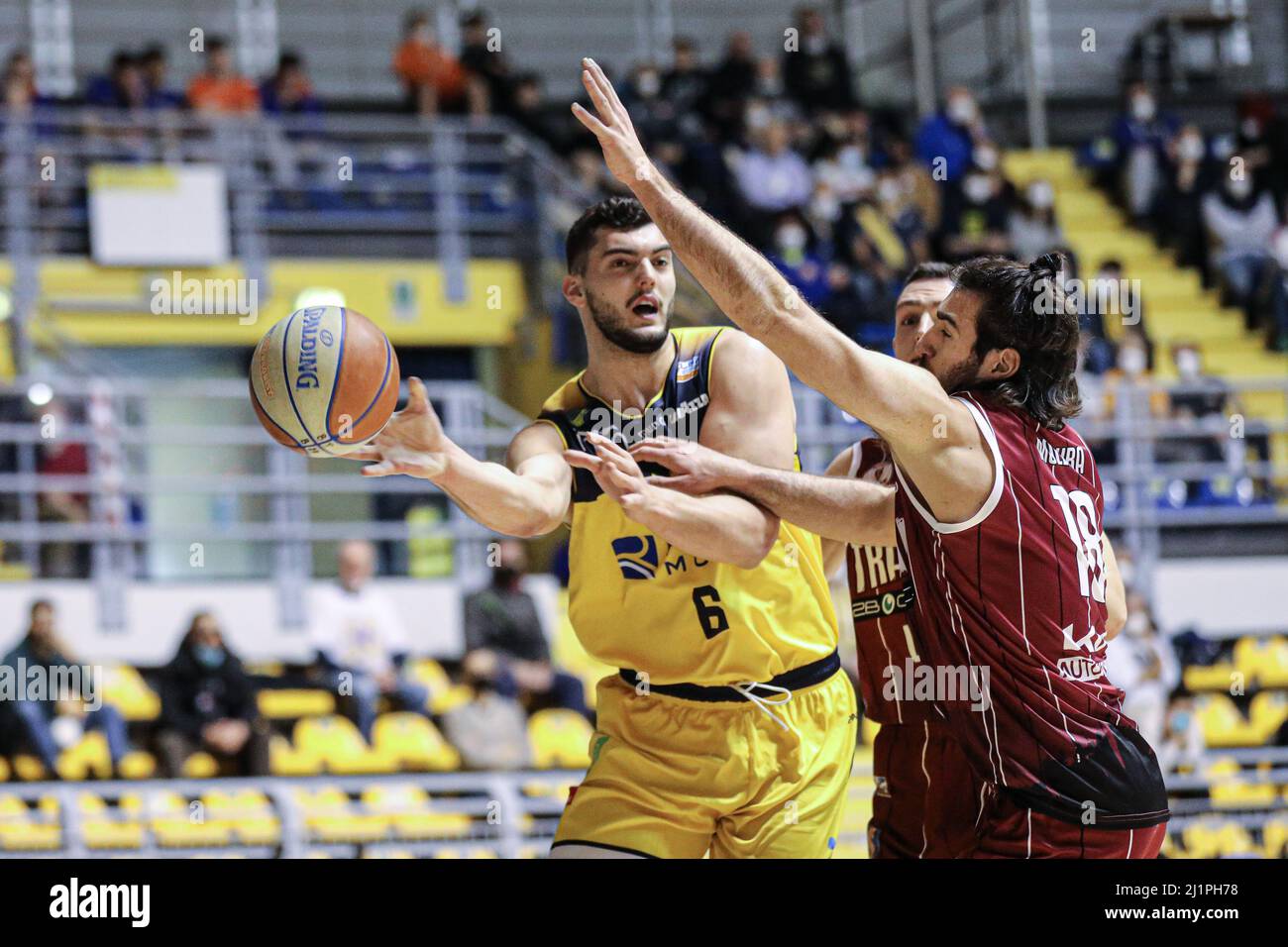 Turin, Italien. 27. März 2022. Italien, Turin, 27. März 2022, Spiel der Lega Nazionale Pallacanestro Championship A2 reale Muta Torino gegen 2B Control Trapani. Torino Win 79 -63 (Bild: © Norberto Maccagno/Pacific Press via ZUMA Press Wire) Stockfoto