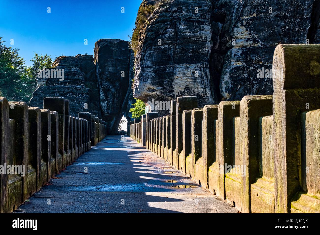 Die Brücke der Felsformation Bastei im Rathen-Gebiet des Nationalparks Sächsische Schweiz. Stockfoto