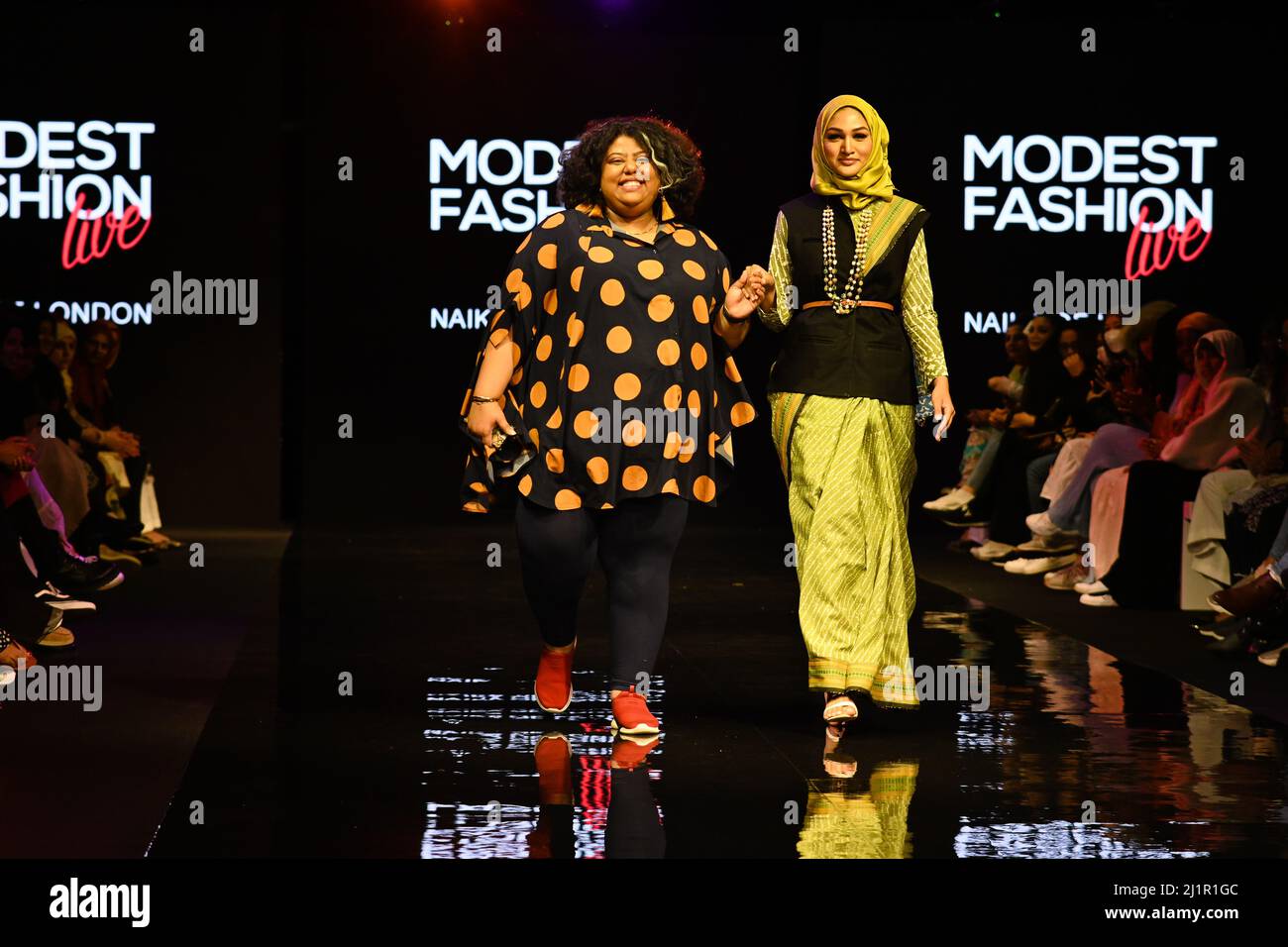 Excel London, London, Großbritannien. 27. März 2022. Designer Showcases is latest Collection at the Modest Fashion Live sponsored by Modanisa - Muslim Fashion Show Credit: Picture Capital/Alamy Live News Stockfoto