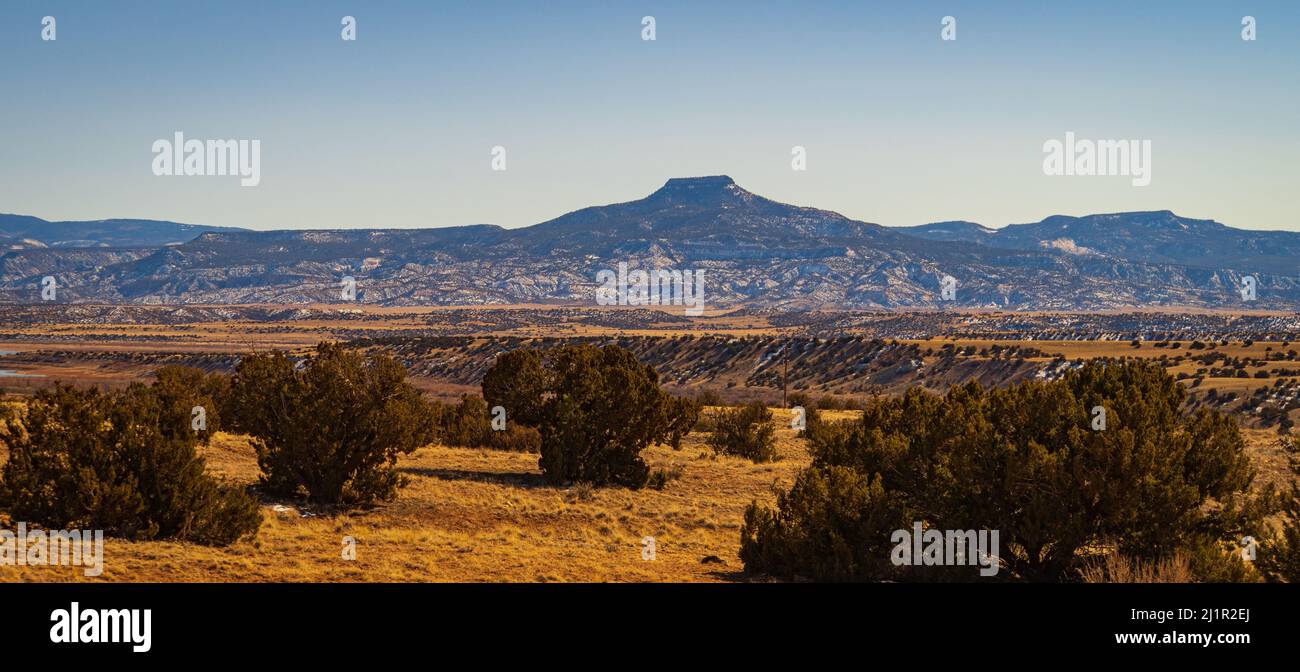 Landschaftsansicht der Landschaft von der Ghost Ranch in der Nähe von Abiquiu in New Mexico Stockfoto