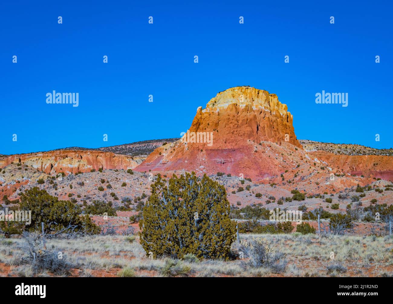 Der Abend nähert sich einer klassischen New Mexico Landschaft Stockfoto