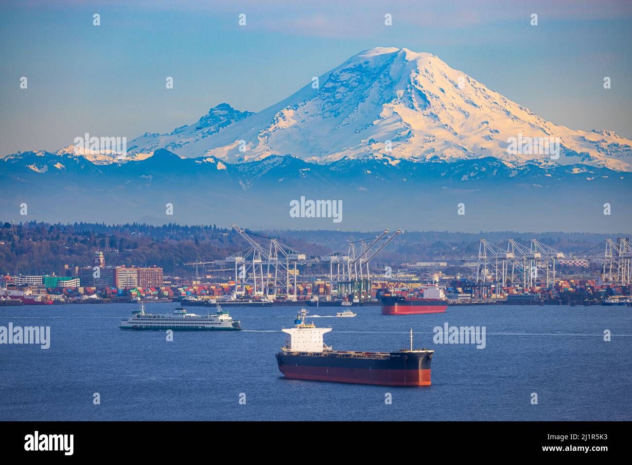 Seattle ist ein wichtiger Küstenhafen und der Sitz von King County im US-Bundesstaat Washington Stockfoto
