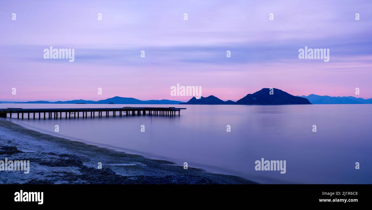 Sonnenuntergang-Foto der Küste von Bodrum Turgutreis. Reise- und Tourismuskonzept. Stockfoto